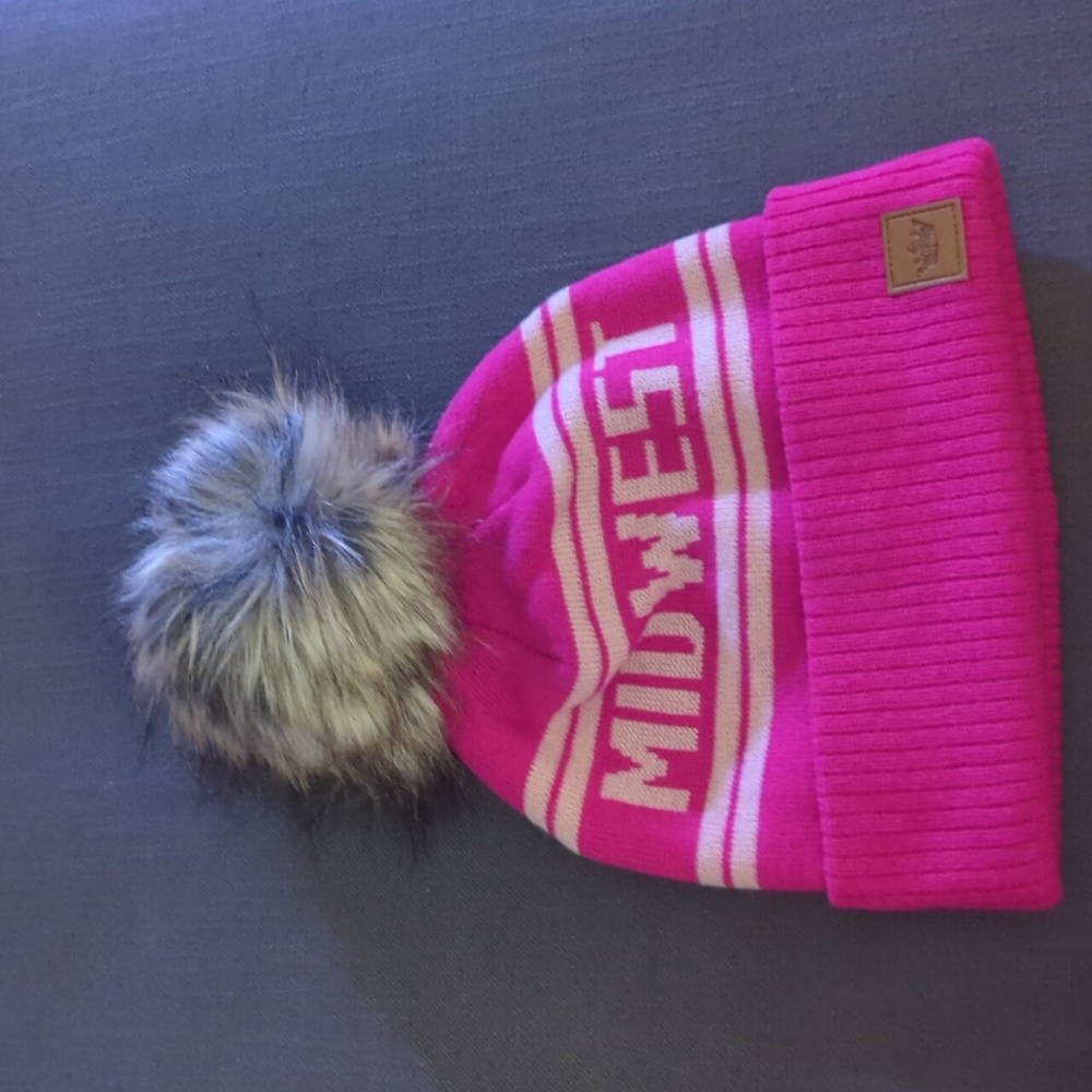 Midwest Beanie Gate with poof